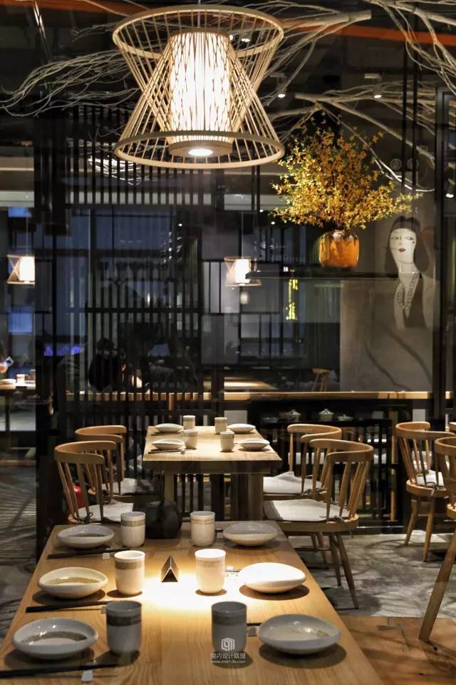 這餐廳設(shè)計(jì)裝修太贊了，一個(gè)月我重了十斤
